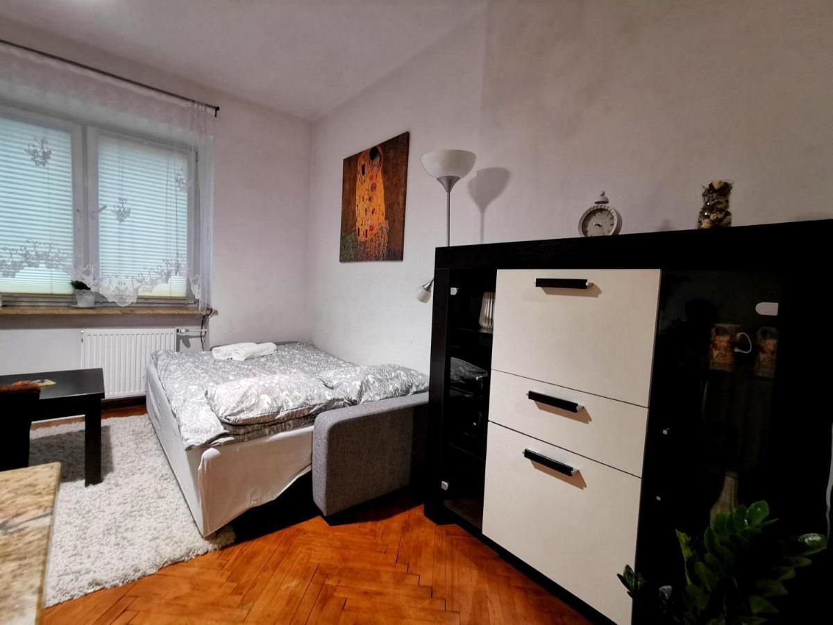Krakow Centrum Gurgacza Apartments ภายนอก รูปภาพ